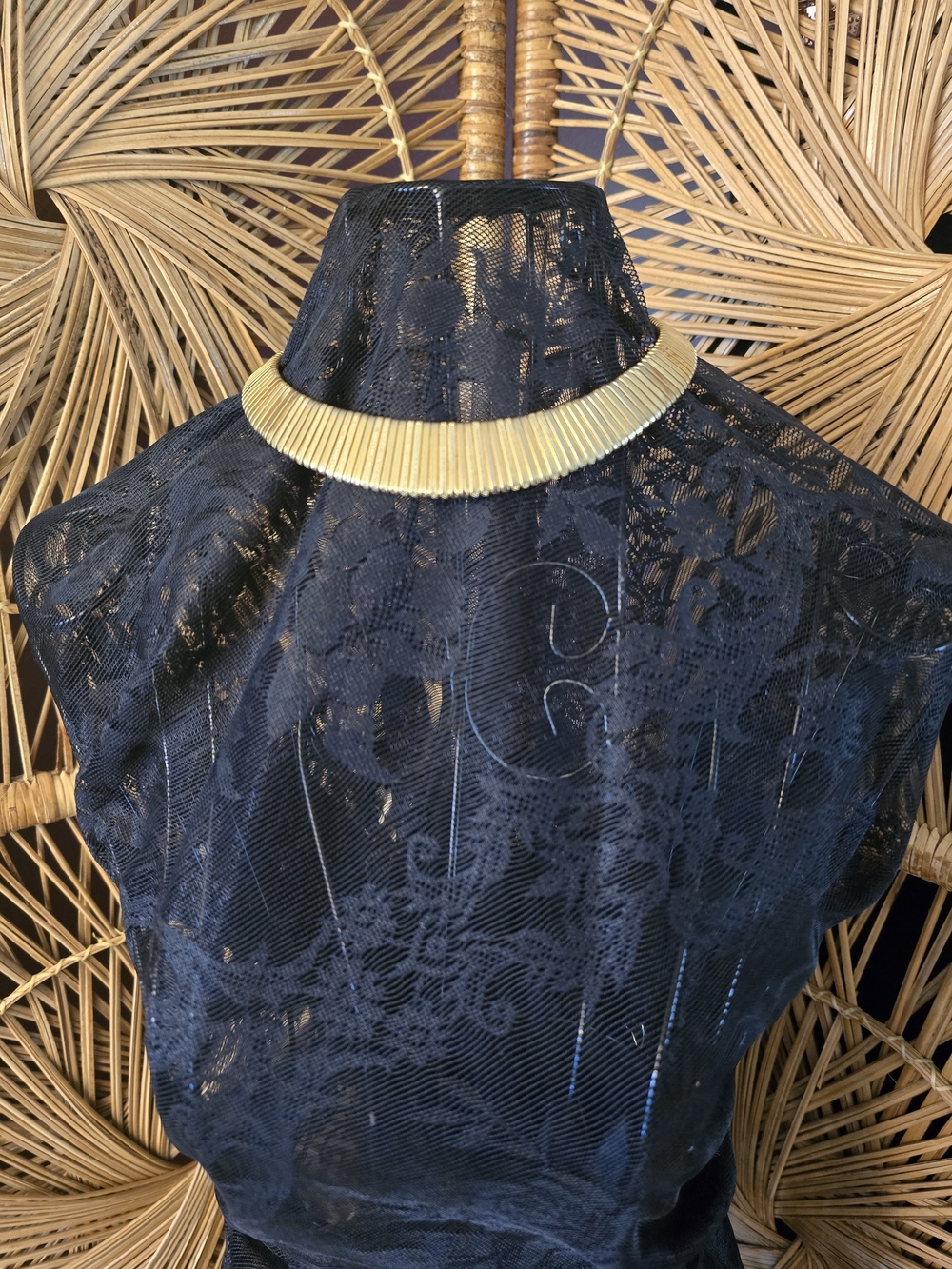 π΄ Classic Gold Ribbed Collar Necklace